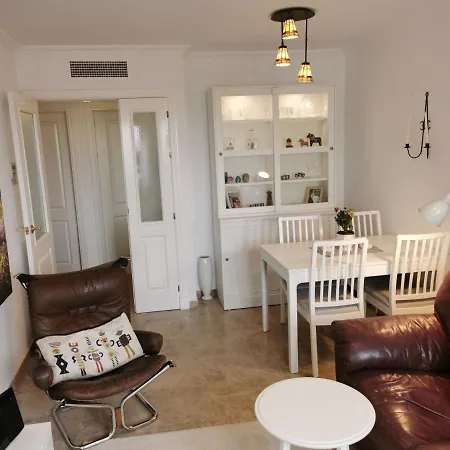 Penthouse Flat, Port * 埃斯特波纳