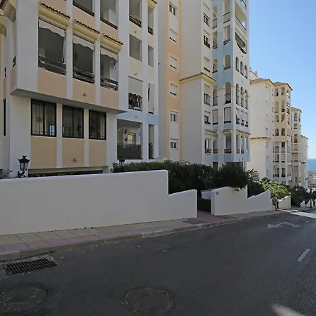Penthouse Flat, Port 埃斯特波纳